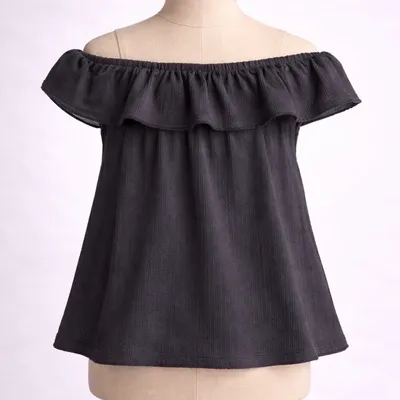 T-shirt enfant épaules dénudées - Taille 10 ans - Très bon état 